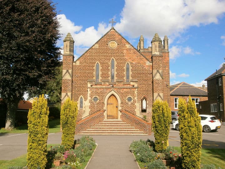 A picture of the front of Sacred Heart Church
